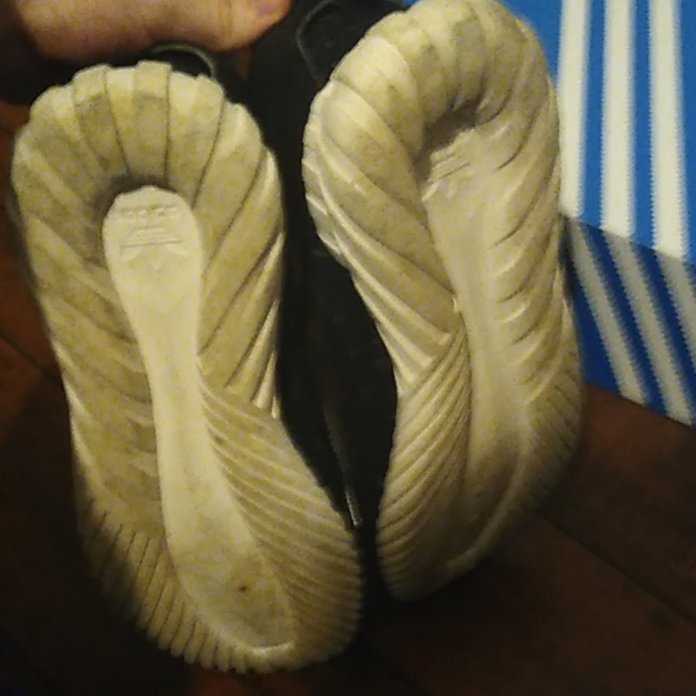 Adidas Tubular - Picture 2 of 2